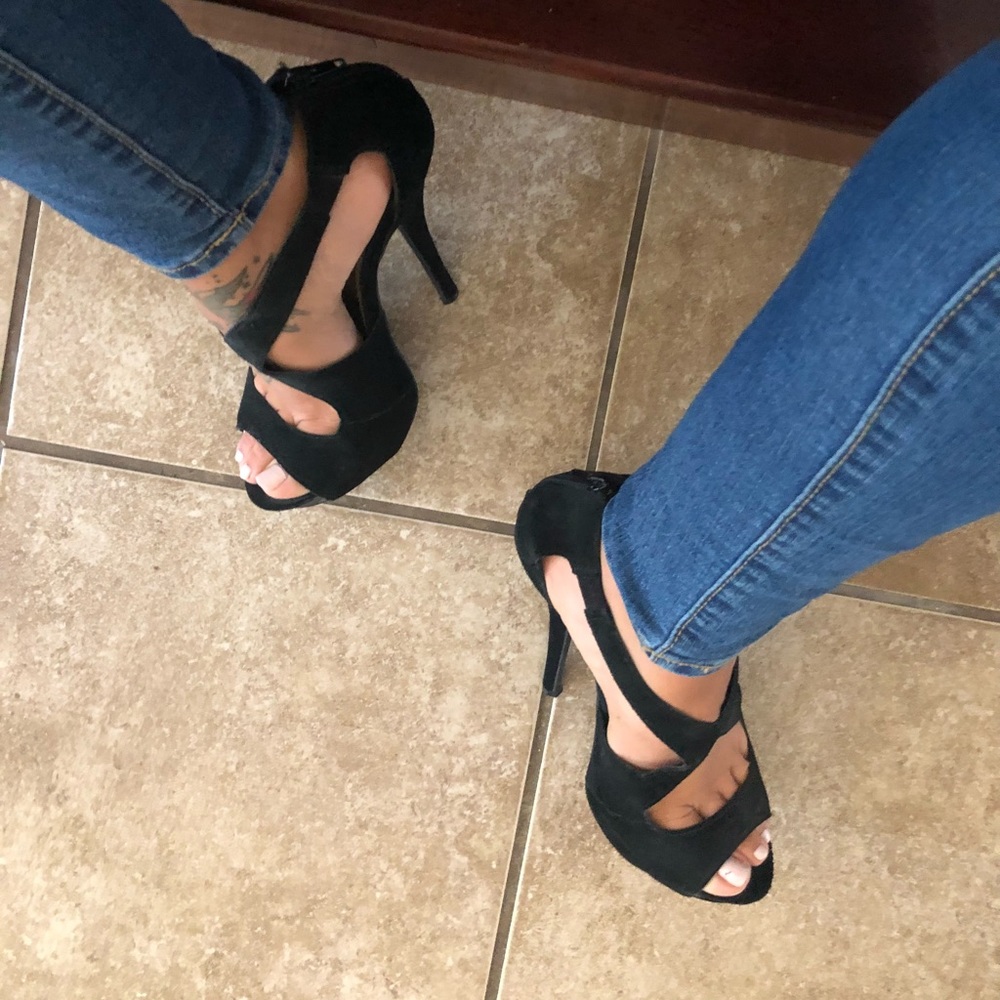 Black Suede Pump